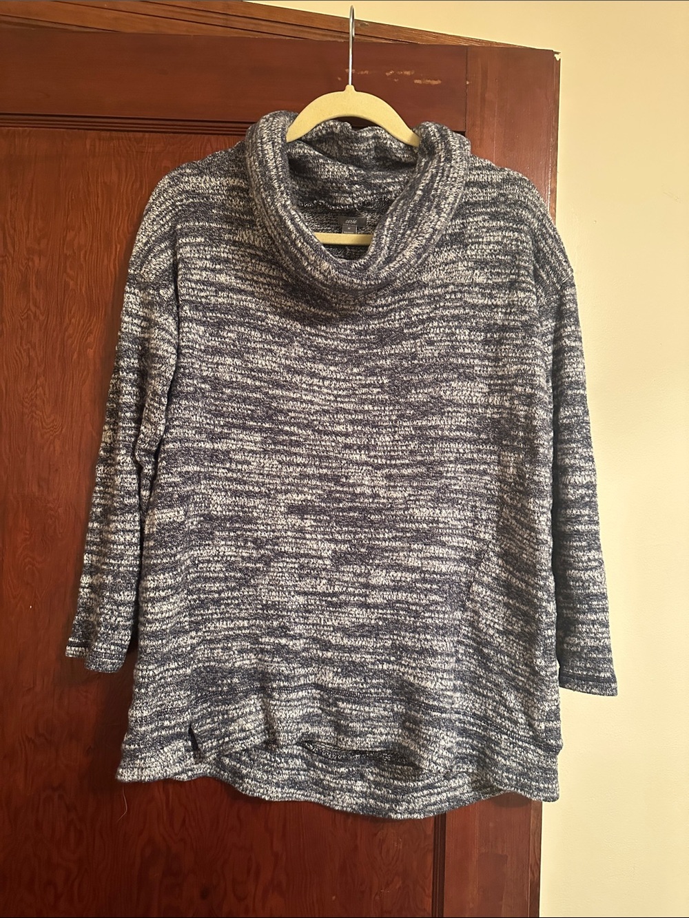 Aerie Women’s Sz Medium Cozy Navy and White Marled Cowl Neck Sweater